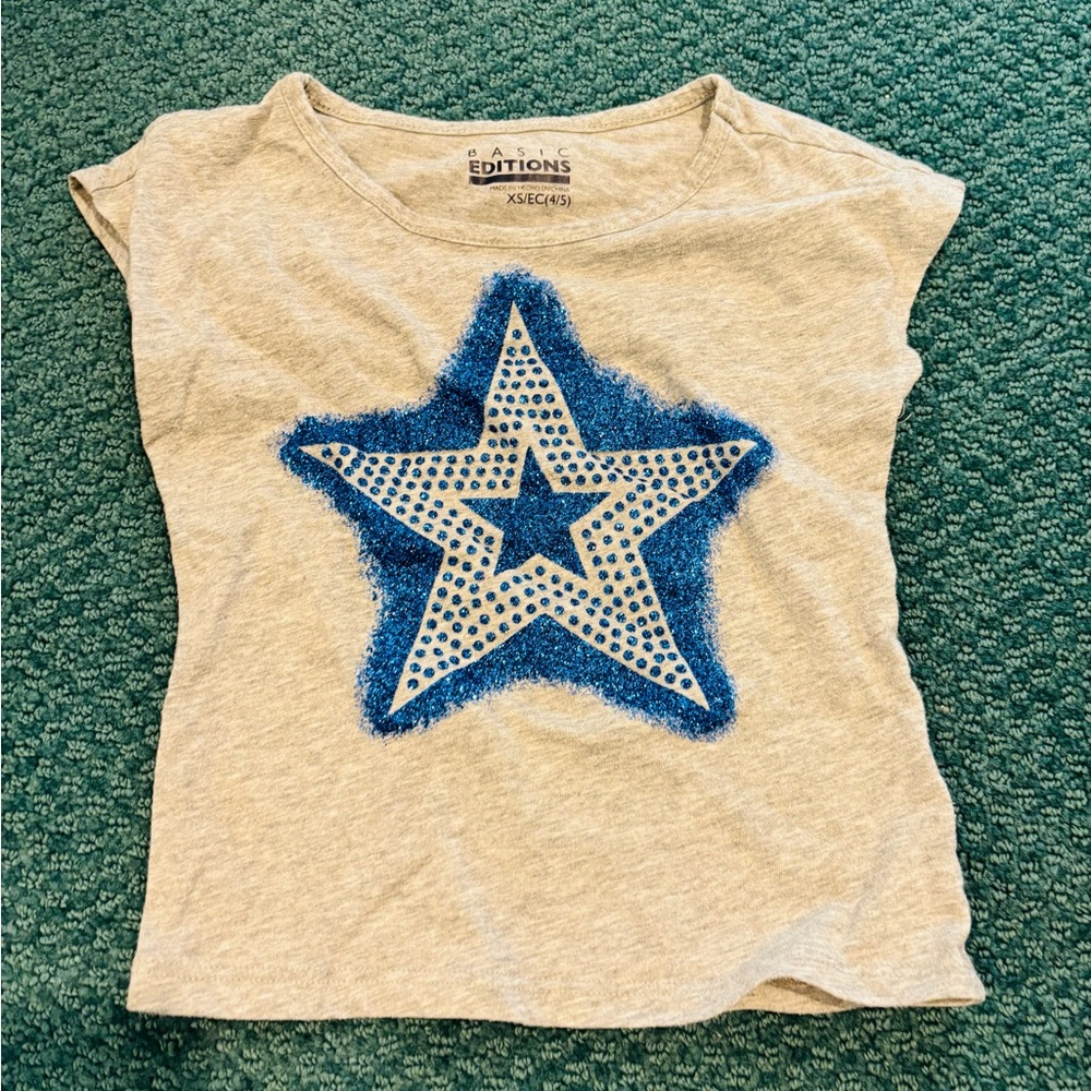 BASIC EDITIONS Gray Tee with Blue Star Design, Size XS (4-5)
